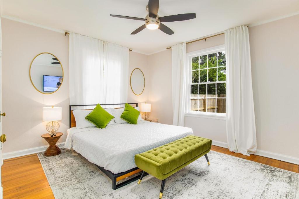 Mallory, Pensacola (updated prices 2024)