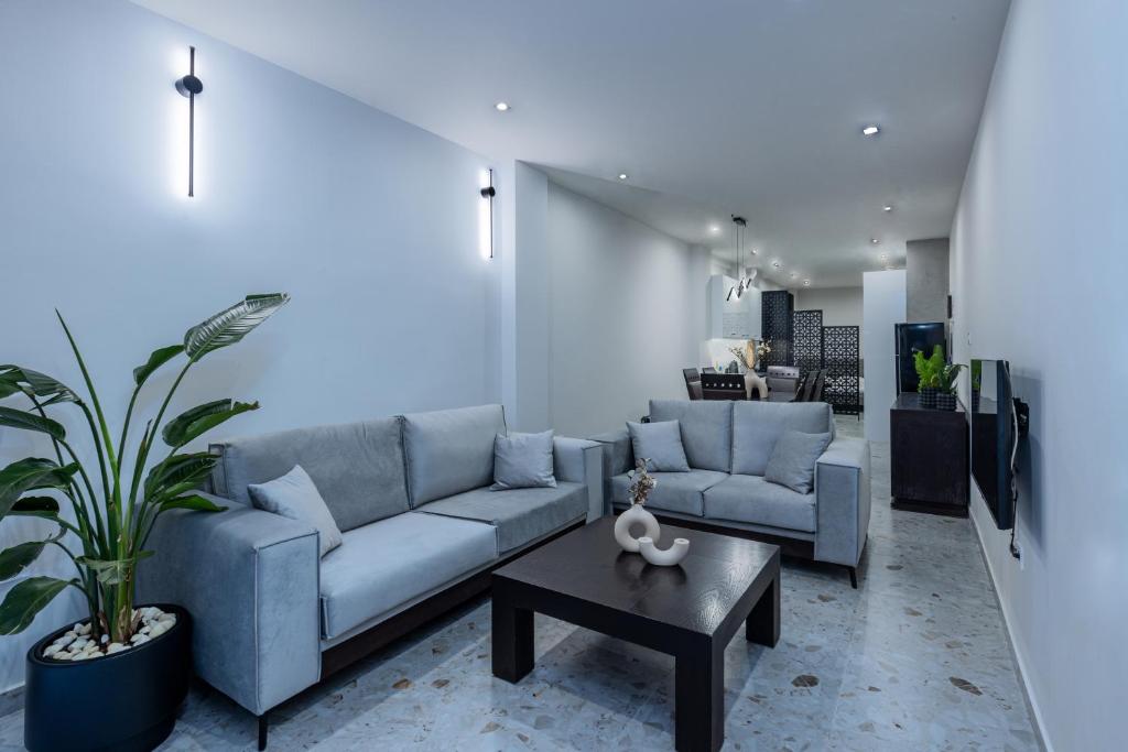 A seating area at Luxury Downtown Apartment Α3