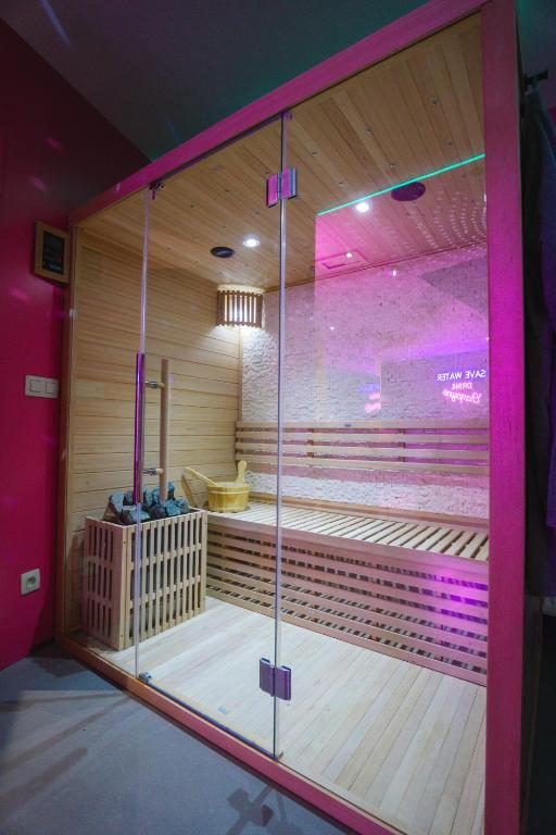 Fotografie z fotogalerie ubytování Capsule Boogie-Woogie - JACUZZI - SAUNA - BILLARD - JEUX - ECRAN GÉANT - FILET SUSPENDU - NETFLIX v destinaci La Louviere
