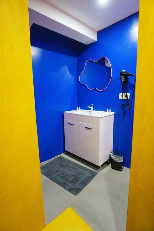 Fotografie z fotogalerie ubytování Capsule Boogie-Woogie - JACUZZI - SAUNA - BILLARD - JEUX - ECRAN GÉANT - FILET SUSPENDU - NETFLIX v destinaci La Louviere