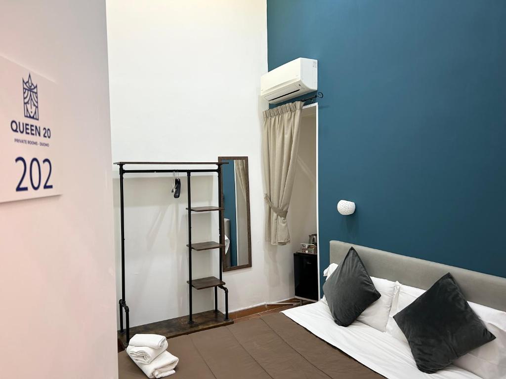 QUEEN 20 - PRIVATE ROOMS DUOMO - Double Room With Private Bathroom
