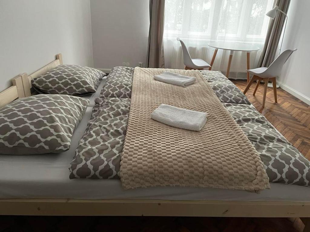 een bed met twee kussens erop bij Simply Great in Toruń