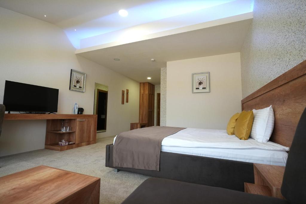 Magnolija Resort Ponikva - Luxury Triple Room