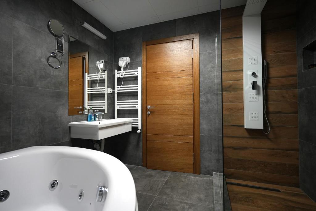 Magnolija Resort Ponikva - Junior Suite With Mountain View