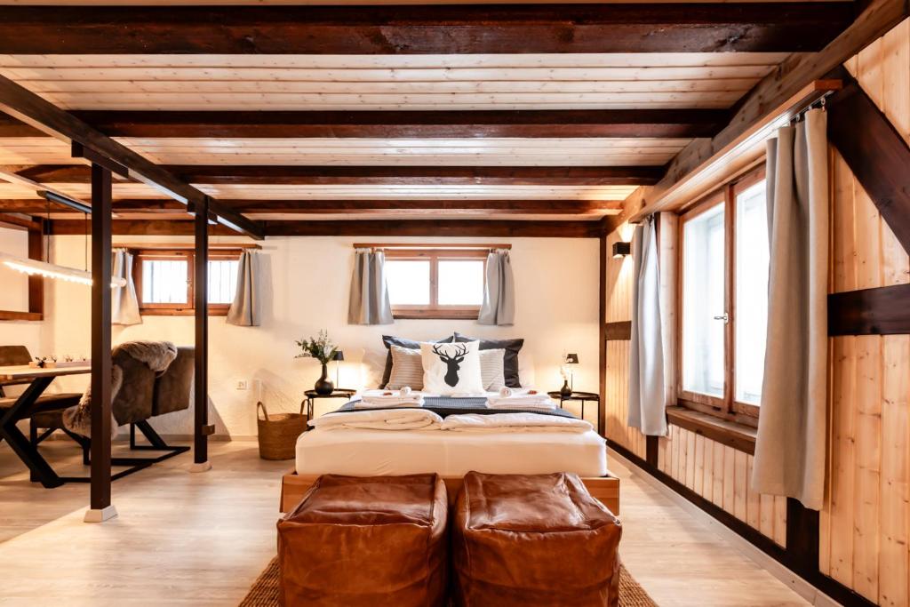 a large bedroom with a bed and a desk at Grubenmann Appartements - Flumserberg mit Bergpanorama in Flums