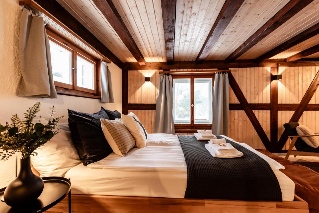 Postel nebo postele na pokoji v ubytování INN JOY Apartments - Flumserberg mit Bergpanorama