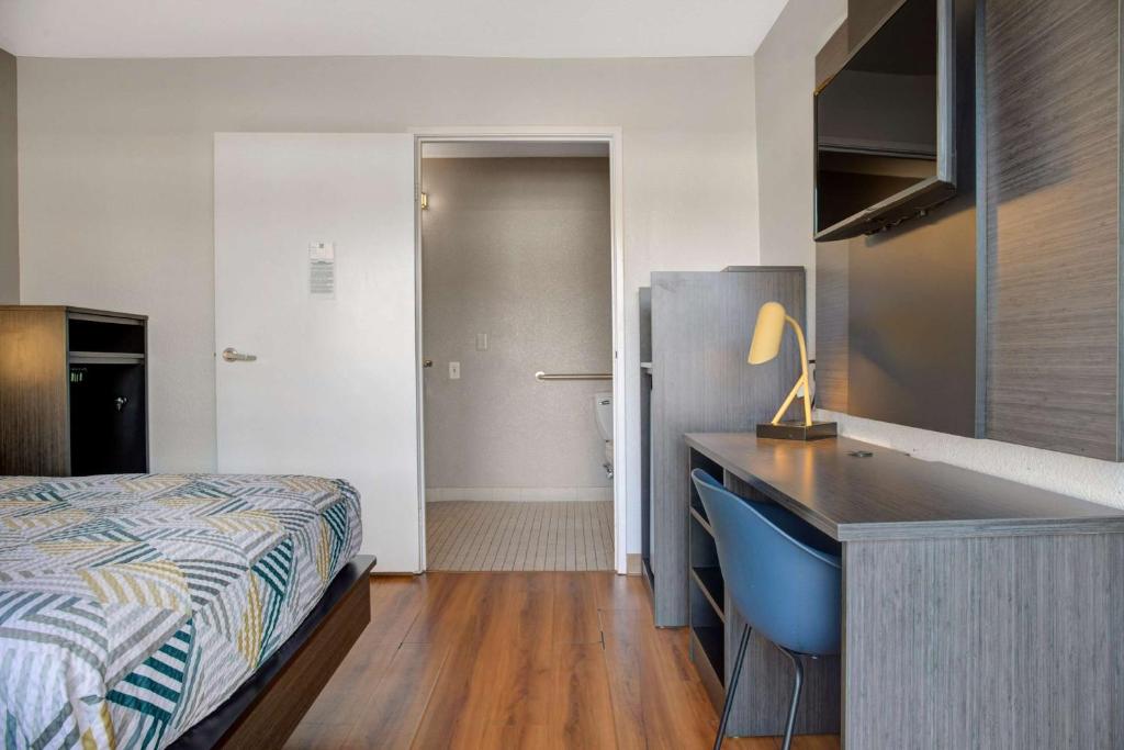 Postel nebo postele na pokoji v ubytování Motel 6-Carson City, NV