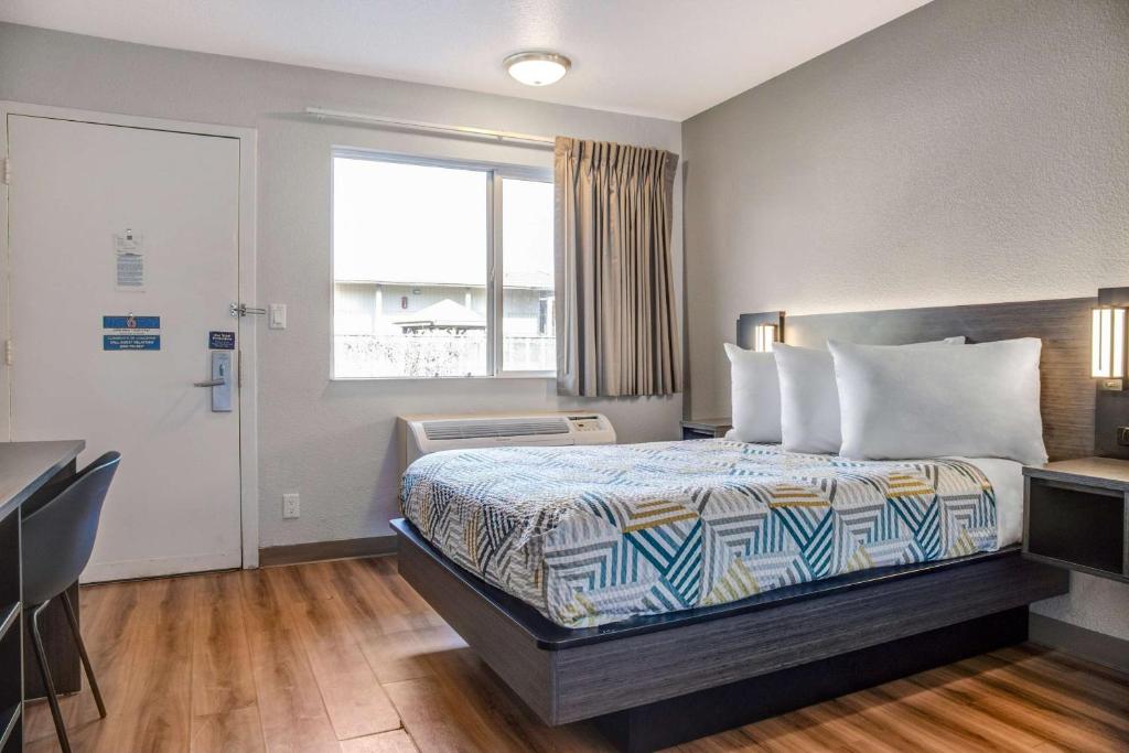 Postel nebo postele na pokoji v ubytování Motel 6-Carson City, NV