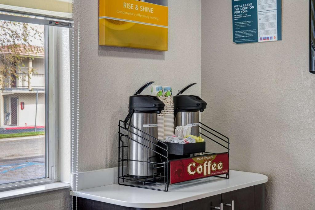 Příslušenství pro přípravu čaje a kávy v ubytování Motel 6-Carson City, NV