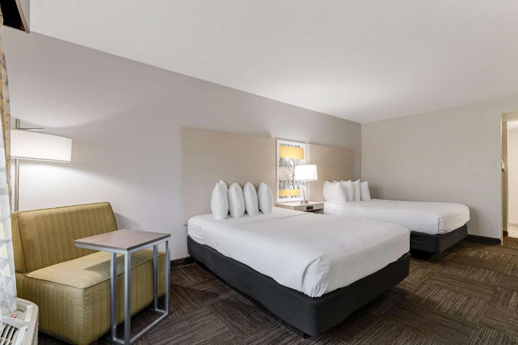 Best Western Auburndale Inn & Suites - Queen Room With Two Queen Beds