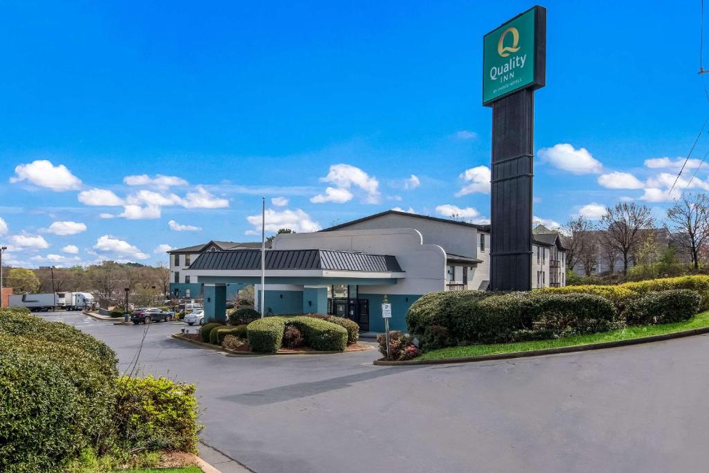 a building with a street sign in front of it at Quality Inn in Marietta