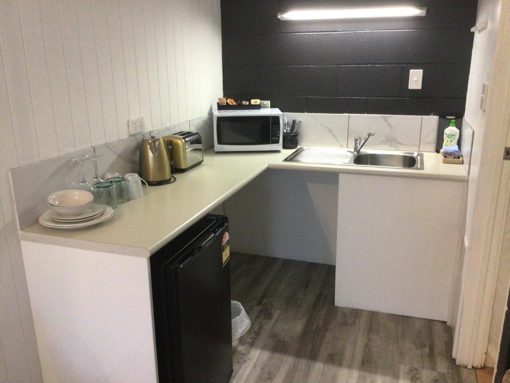 Kuchyň nebo kuchyňský kout v ubytování Buderim Fiesta Motel