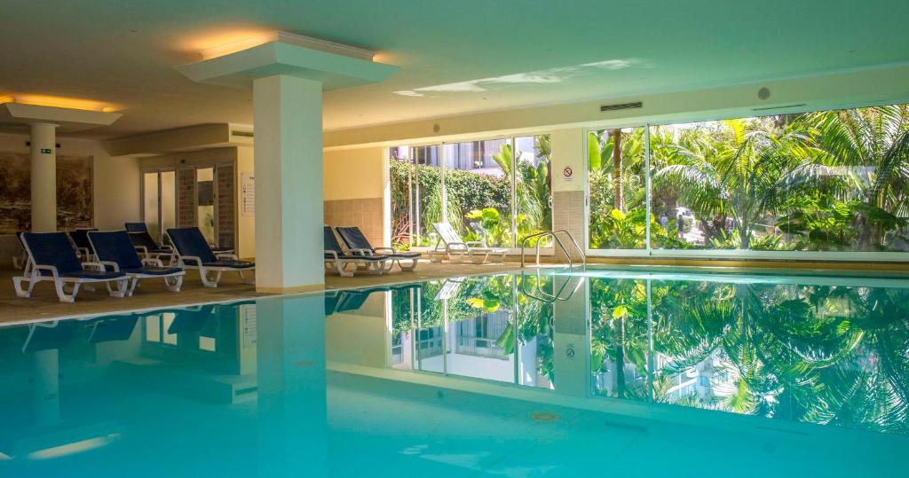 Bazén v ubytování Dorisol Estrelicia Hotel nebo v jeho okolí