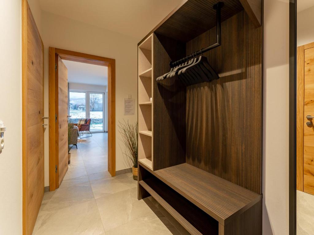 Televízia a/alebo spoločenská miestnosť v ubytovaní Mountain Chalet Chapeau