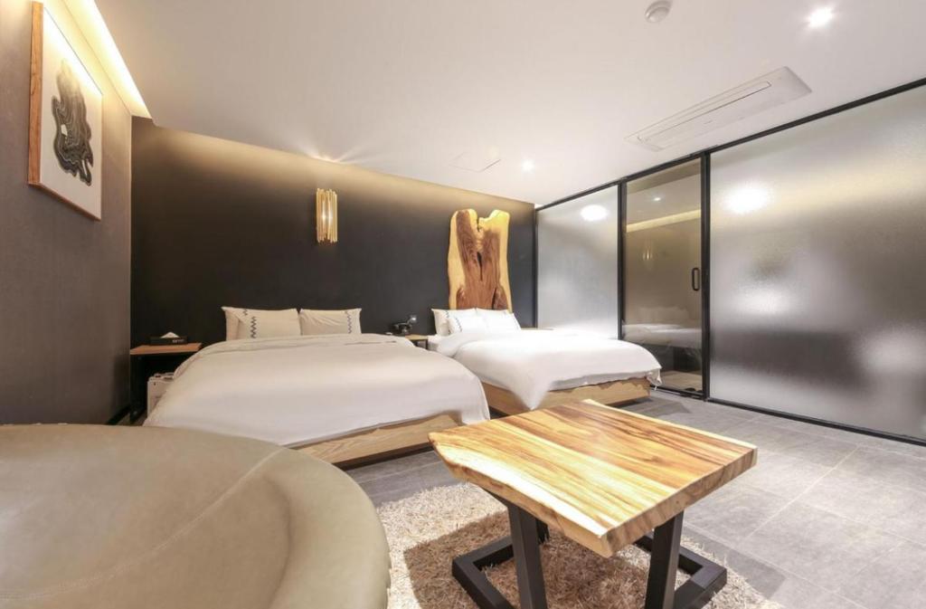 Mari Hotel Terminal Branch - Premium Twin Room