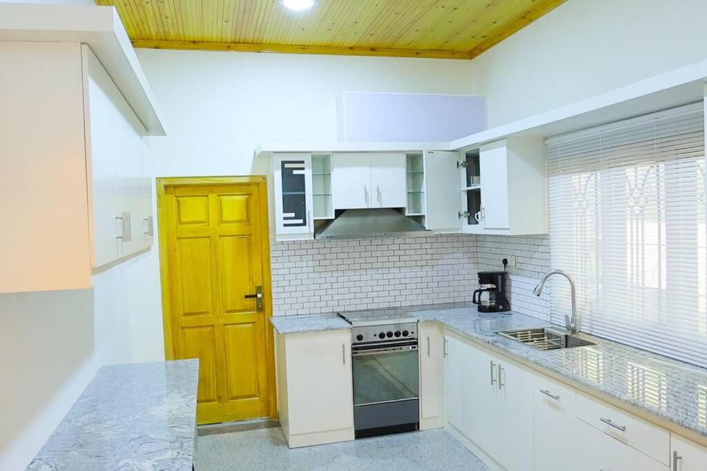 Kuchyň nebo kuchyňský kout v ubytování Lone Star Residence