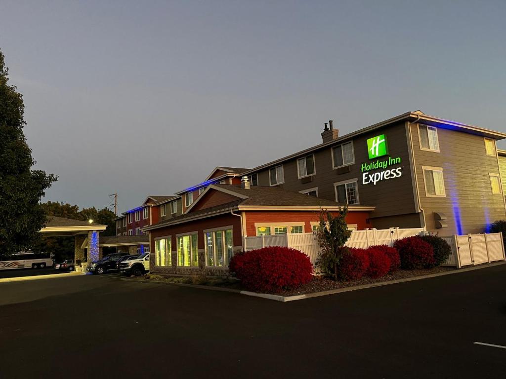 a hotel with a sign on the side of a building at Holiday Inn Express Walla Walla by IHG in Walla Walla