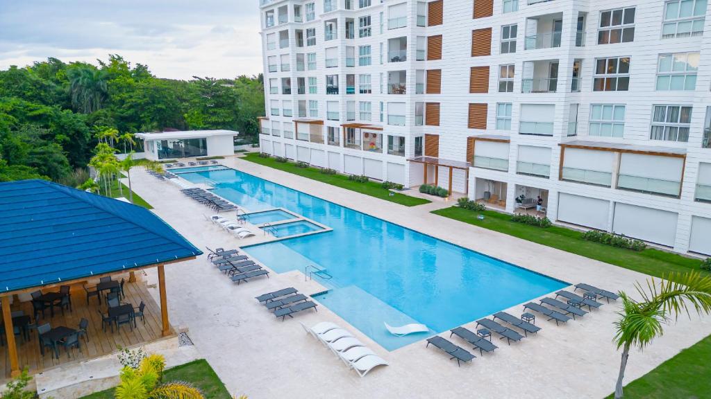 The swimming pool at or close to Fortunity Beach Tower-2 BDR with pool view