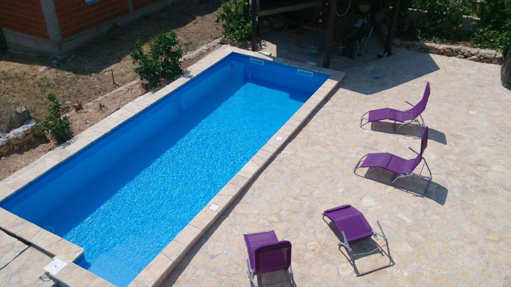 Bazén v ubytování XXL Vila Lavanda for 16 person nebo v jeho okolí