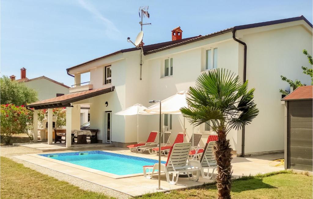 Фото Stunning Home In Porec With 3 Bedrooms Wifi And Outdoor Swimming Pool