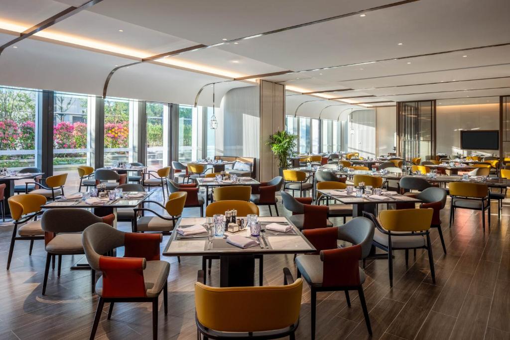 Restaurace v ubytování Grand Mercure Yichang Waitan