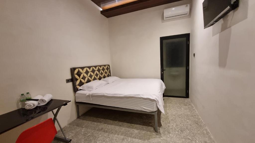 Postel nebo postele na pokoji v ubytování Uni Inn Semarang - Gunung Pati