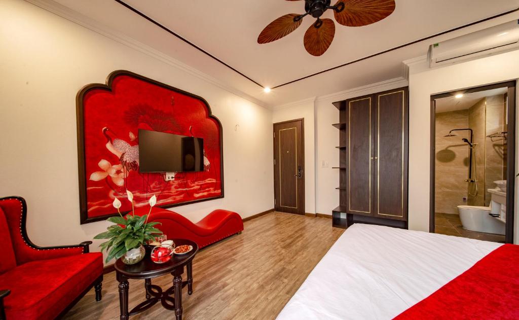 Postel nebo postele na pokoji v ubytování Lake Hotel Sóc Sơn