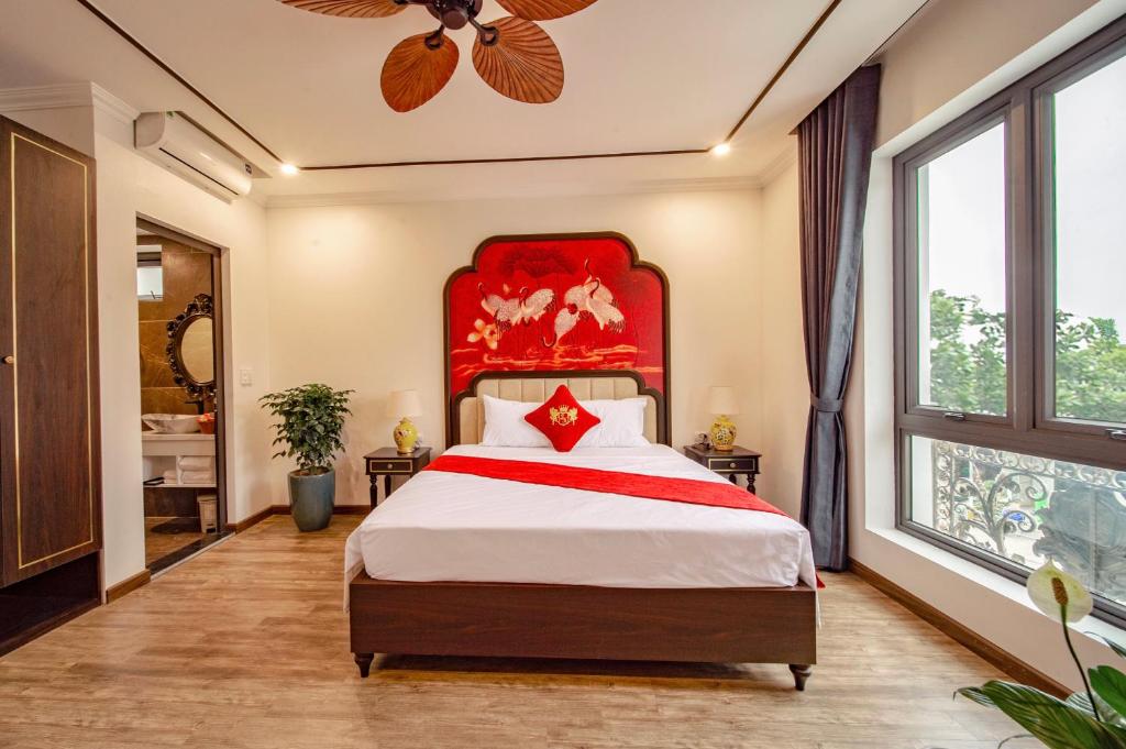 Postel nebo postele na pokoji v ubytování Lake Hotel Sóc Sơn