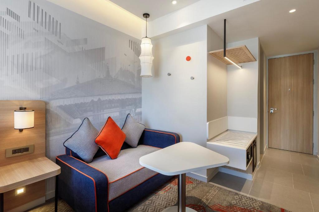 Posezení v ubytování Holiday Inn Express Kathmandu Naxal by IHG