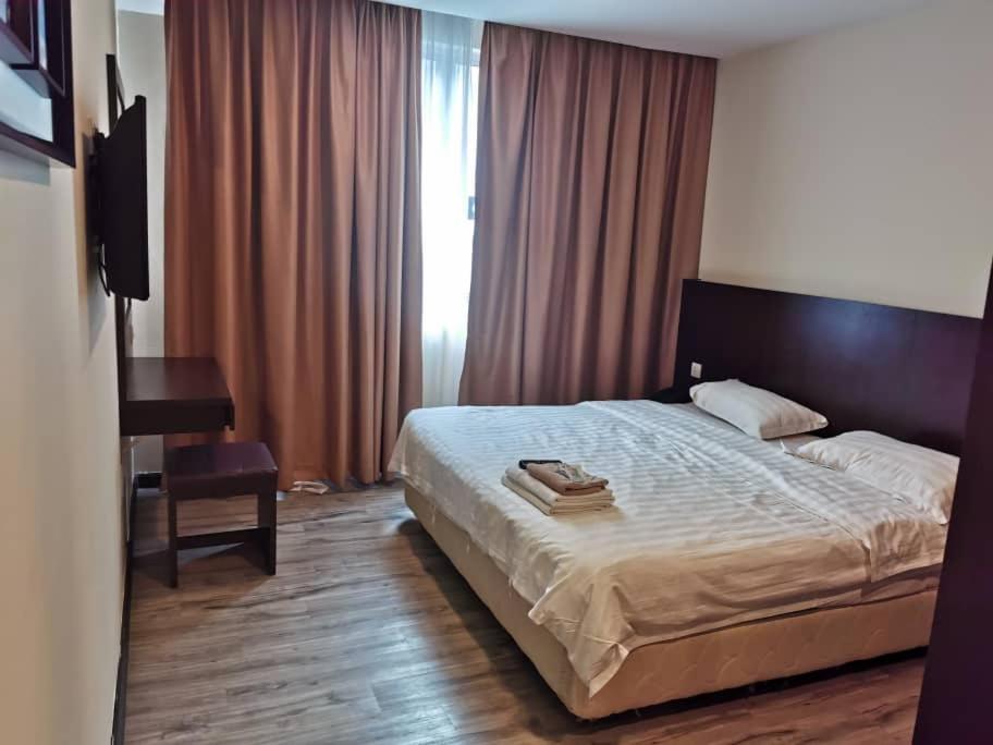 Postel nebo postele na pokoji v ubytování LUCKY - 5 INN