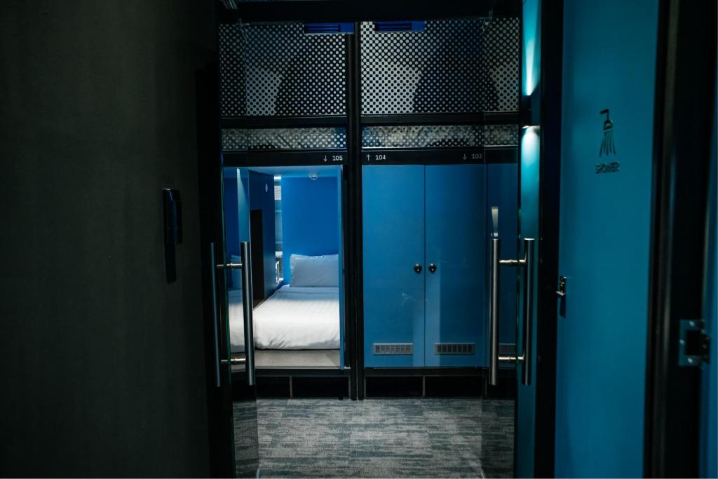Postel nebo postele na pokoji v ubytování CapsuleTransit Airside KLIA T2 - Airport Hotel - International Departure near to Transit Hall, Gate Q