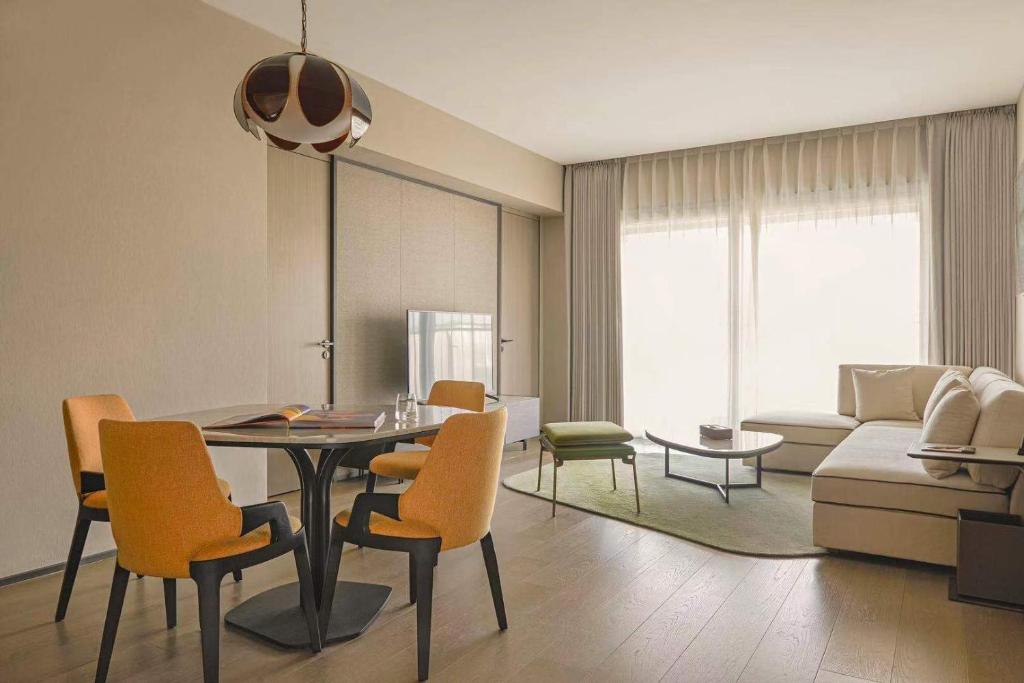 Posezení v ubytování Artisse Place - Access to 4000 sqm Fusion Wellness Centre and 800 sqm Indoor Swimming Pool