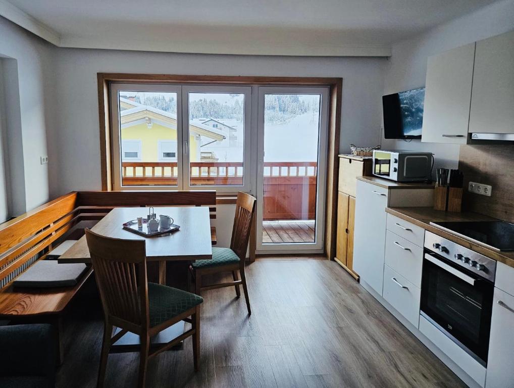 Kuchyňa alebo kuchynka v ubytovaní Ferienwohnung Ingrid Hörbiger