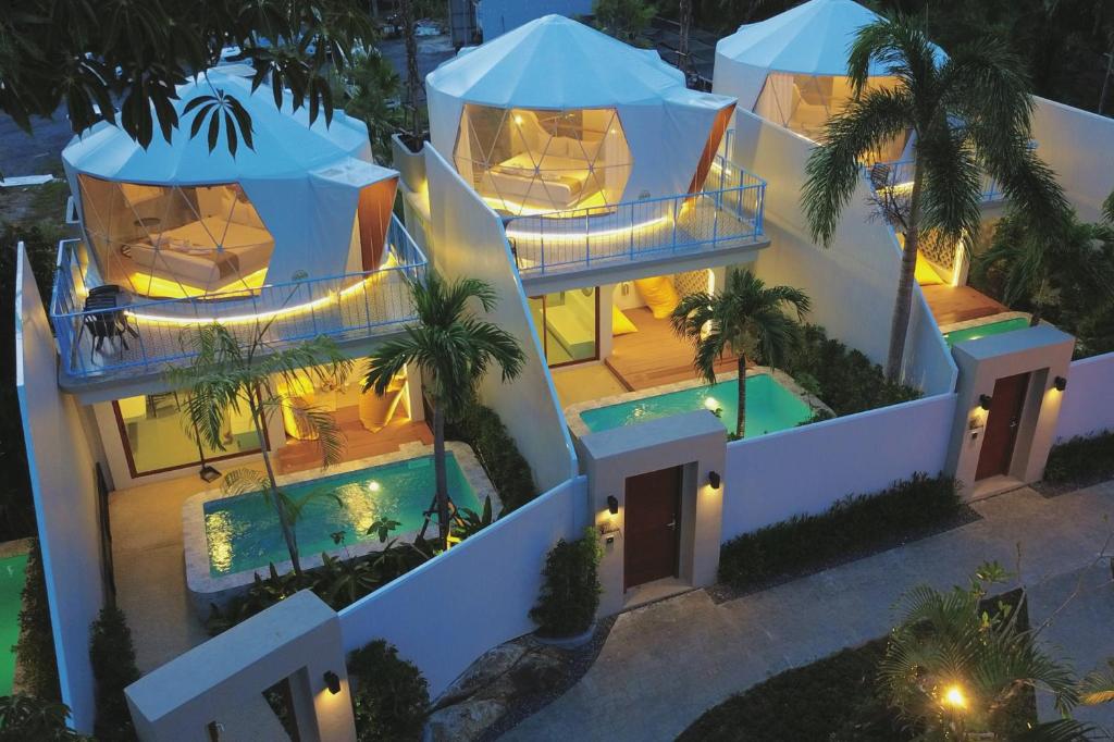Bazén v ubytování Le Resort and Villas nebo v jeho okolí