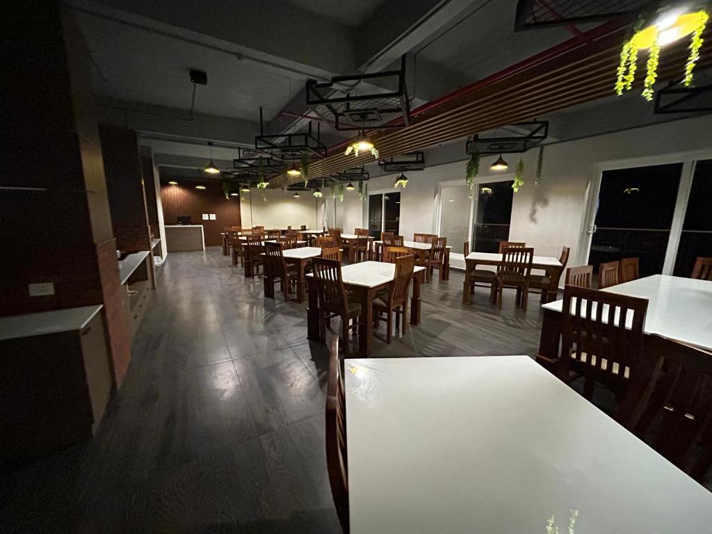 Restaurace v ubytování VAGA NAKSHATHRA SUITES