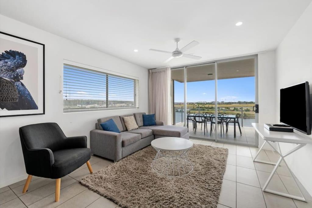 Sunshine Coast 2 Bedroom unit, Kawana Waters (updated prices 2024)