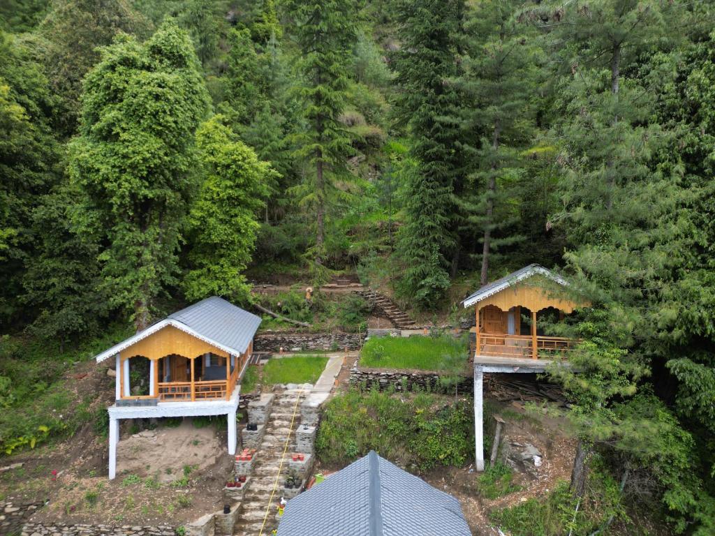an overhead view of two cottages in a forest at Tree house Latos Tandi in Jibhi