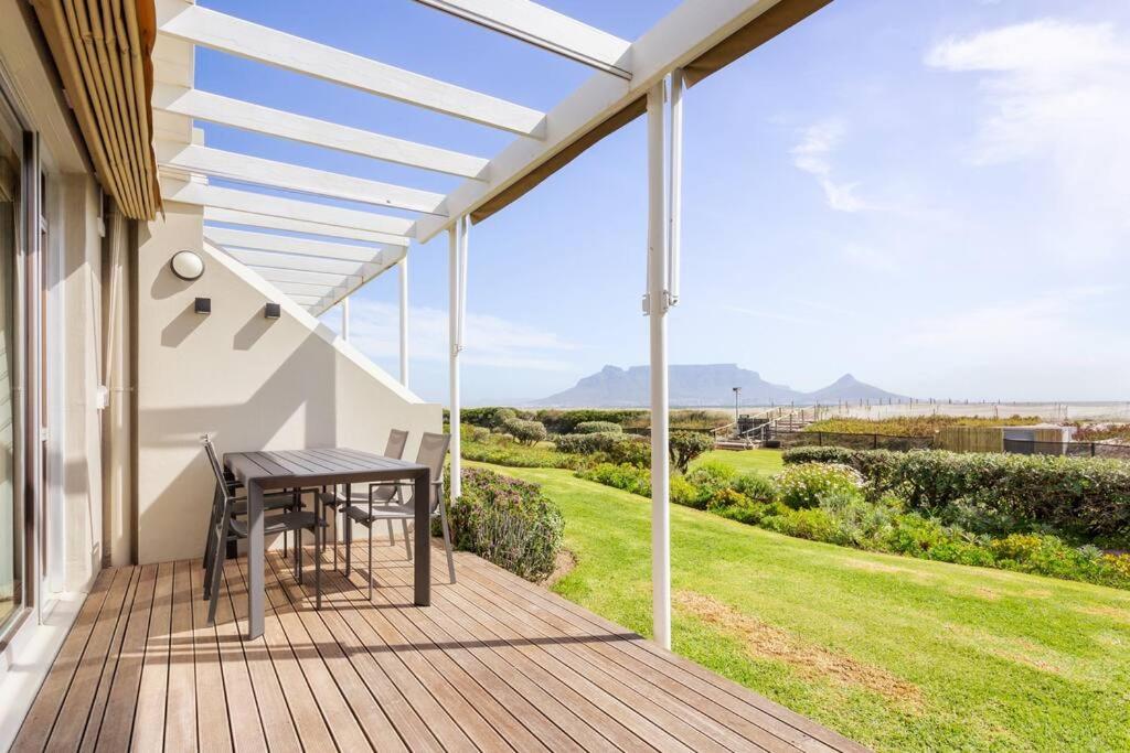 Dolphin Beach E4 Luxe beach cabana voor 4 personen direct aan het