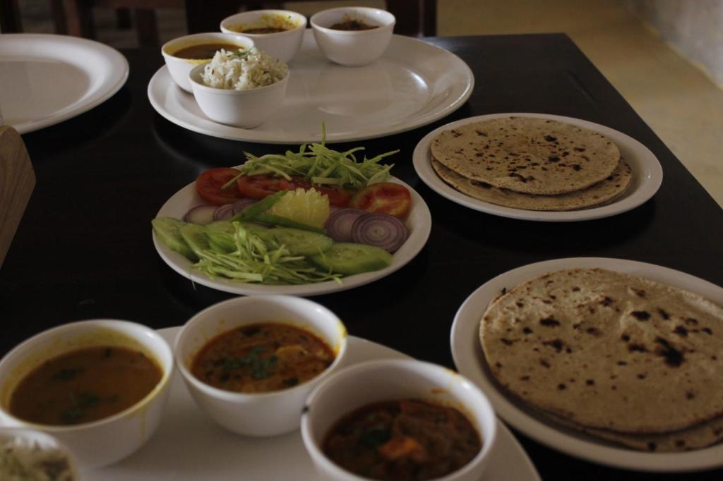 Makanan di atau di tempat lain dekat hotel
