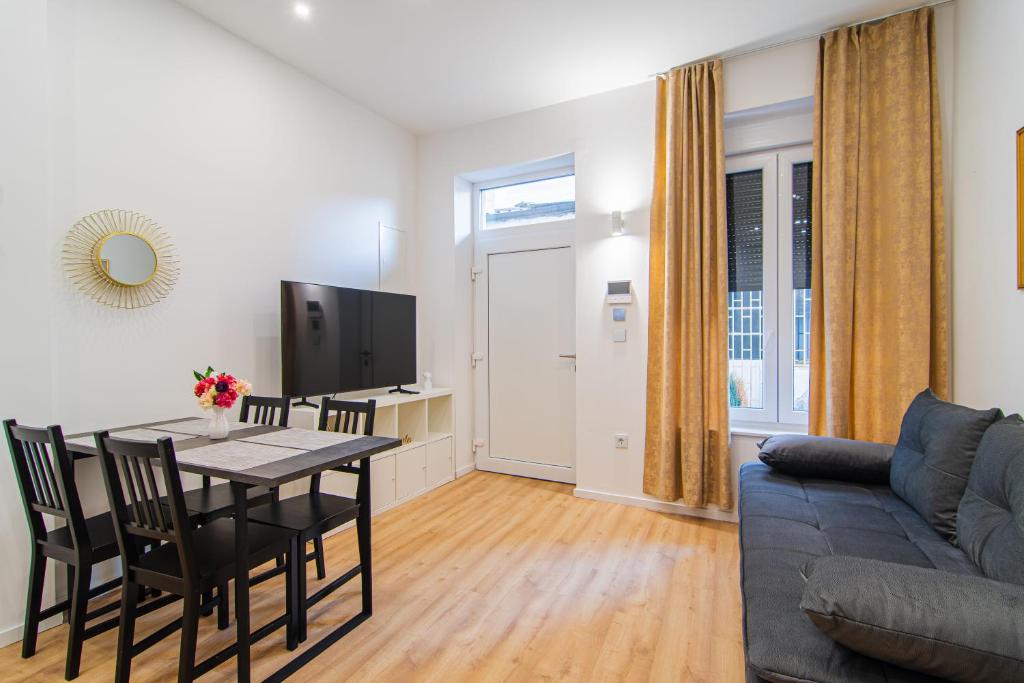 Flexible SelfCheckIns 61 & 62 - Zagreb - New - Center