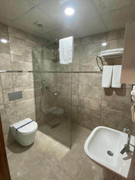 Ванная комната в Zümrüt Palas Otel
