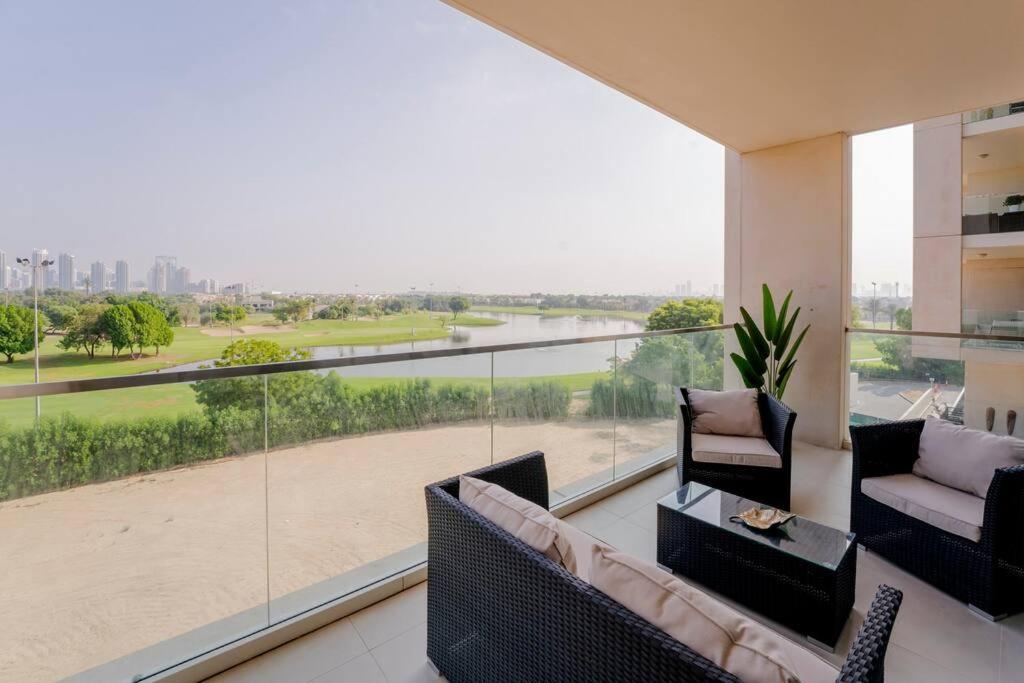 Balkón nebo terasa v ubytování Lux Golf Views 3 BR in Emirates Hills