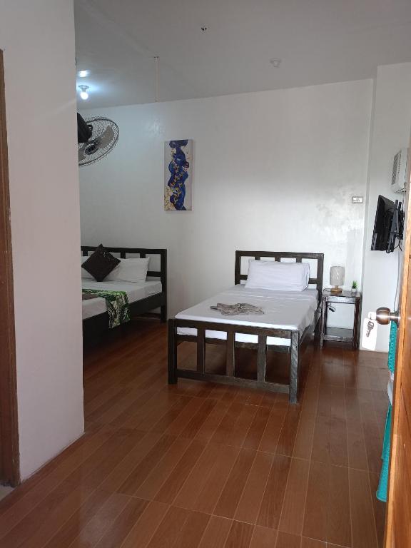 Postel nebo postele na pokoji v ubytování Alec Lodge