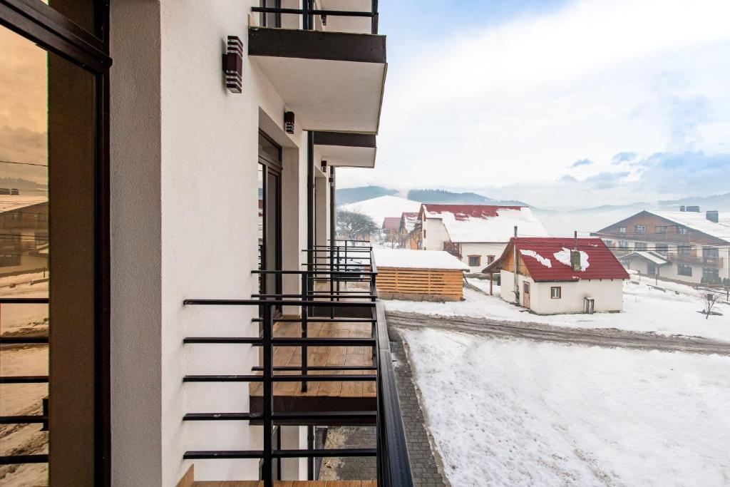 Nespecifikovaný výhled na hory nebo výhled na hory při pohledu z aparthotelu