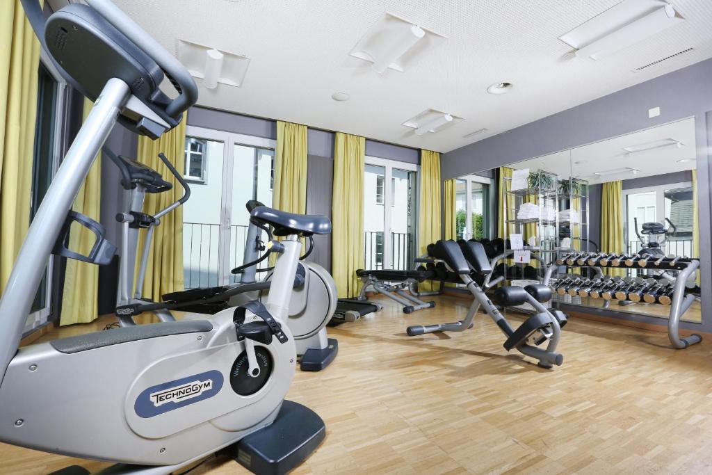Fitness centrum a/nebo fitness zařízení v ubytování HOTEL ENGEL LIESTAL - Business & Lifestyle