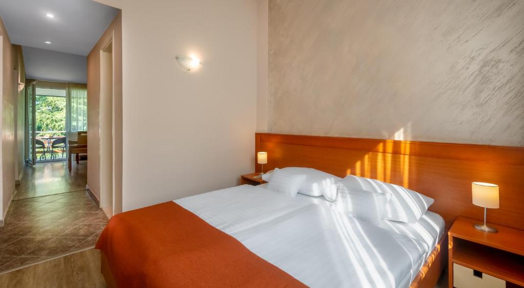 Postel nebo postele na pokoji v ubytování Hunguest Hotel Sun Resort