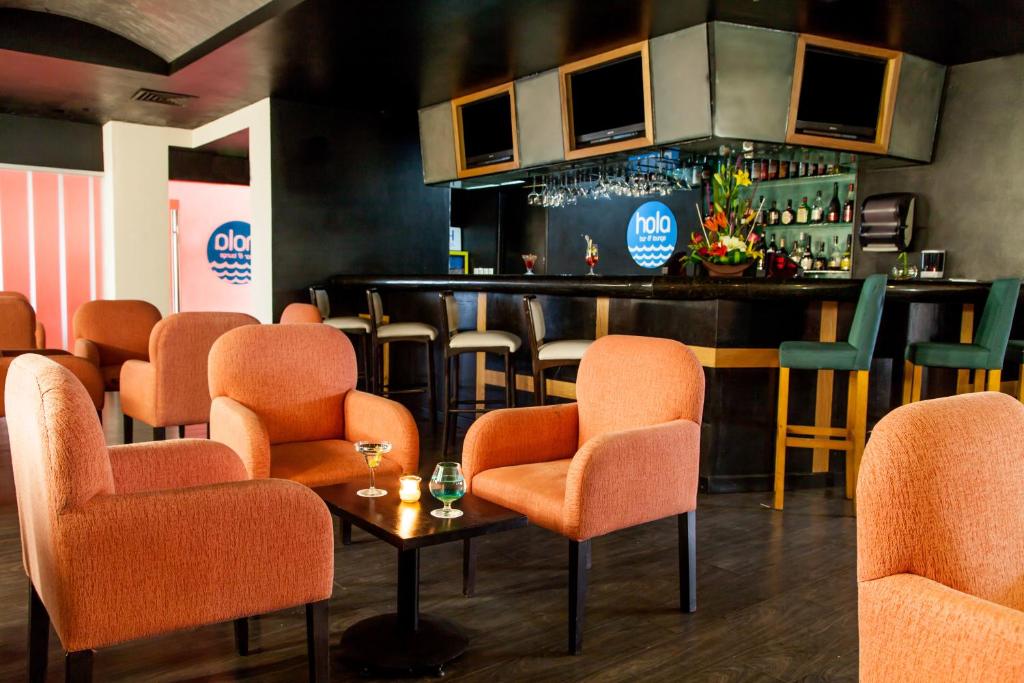 Lounge nebo bar v ubytování Baymont by Wyndham Lazaro Cardenas