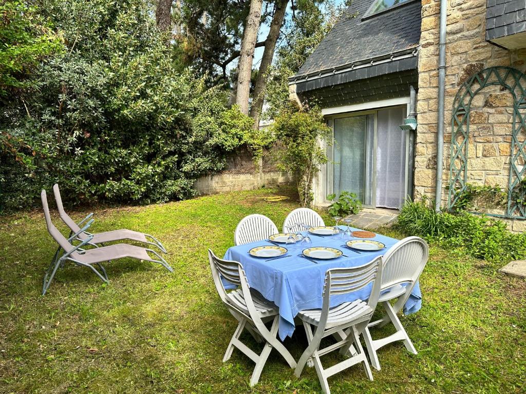 a table with chairs and a blue table cloth at BRUNEEL - Appartement 4 personnes Carnac in Carnac