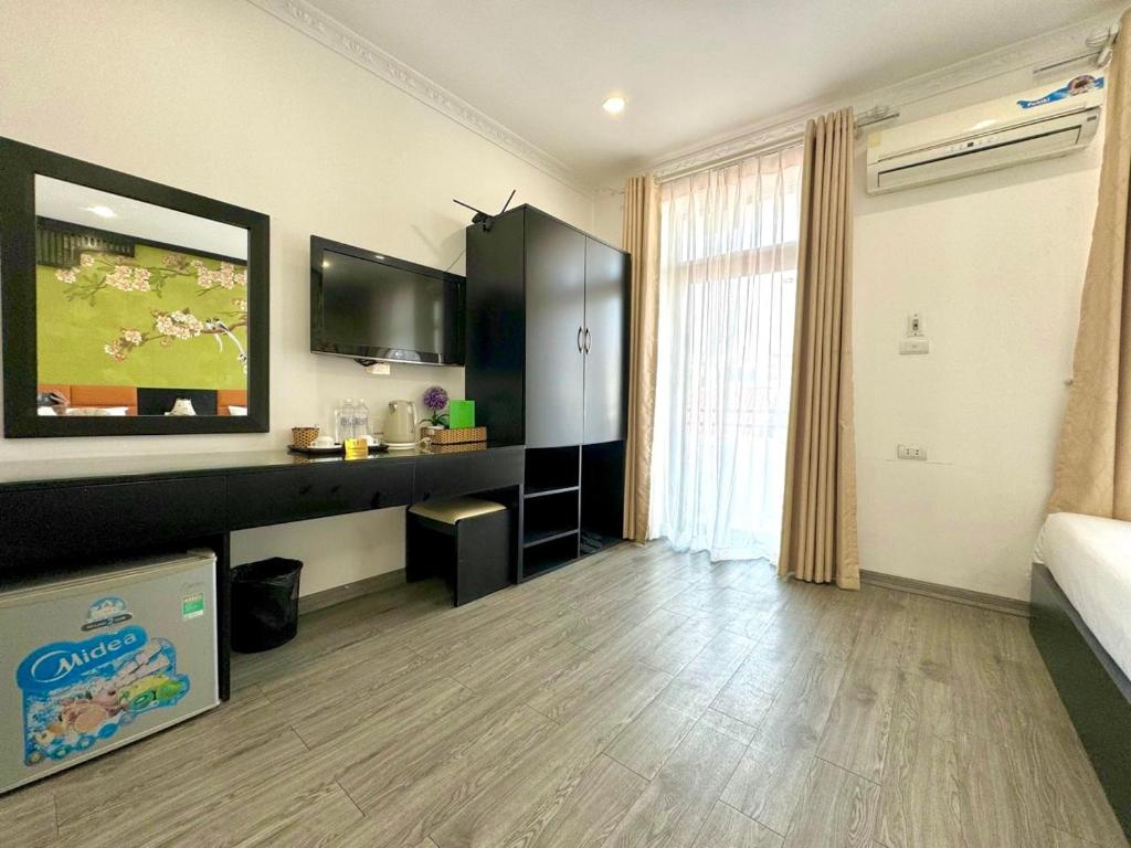 TV a/nebo společenská místnost v ubytování Hanoi Elpis Hotel