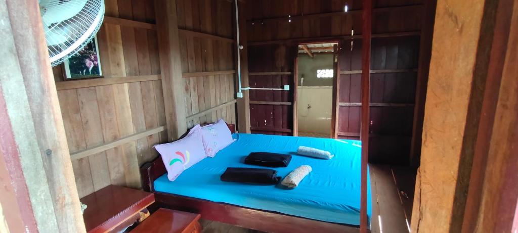 Postel nebo postele na pokoji v ubytování Tree Trails Homestay & Offers Jungle Trekk-Scooter For Rental